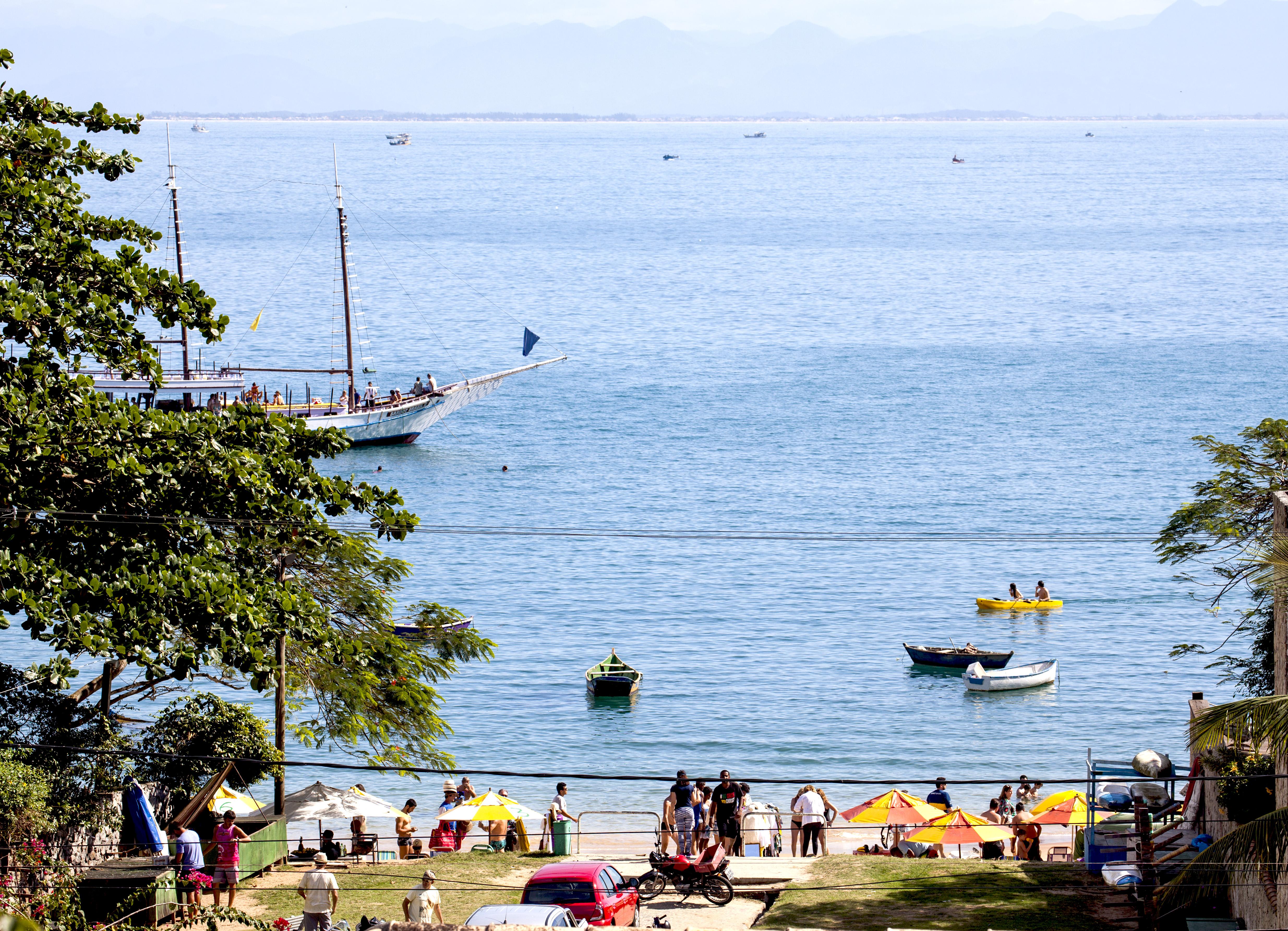 Pousada Praia Joao Fernandes Búzios Exterior foto View of Lake Maggiore from the town of Ispra