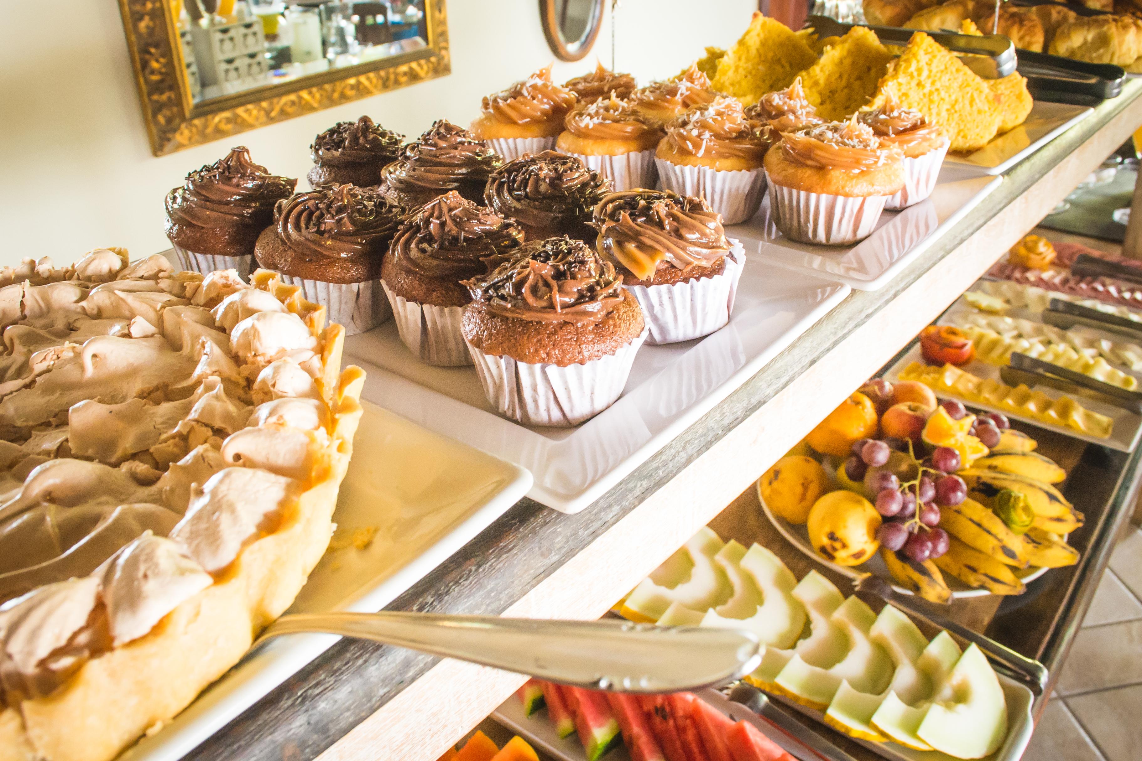 Pousada Praia Joao Fernandes Búzios Exterior foto A selection of cakes