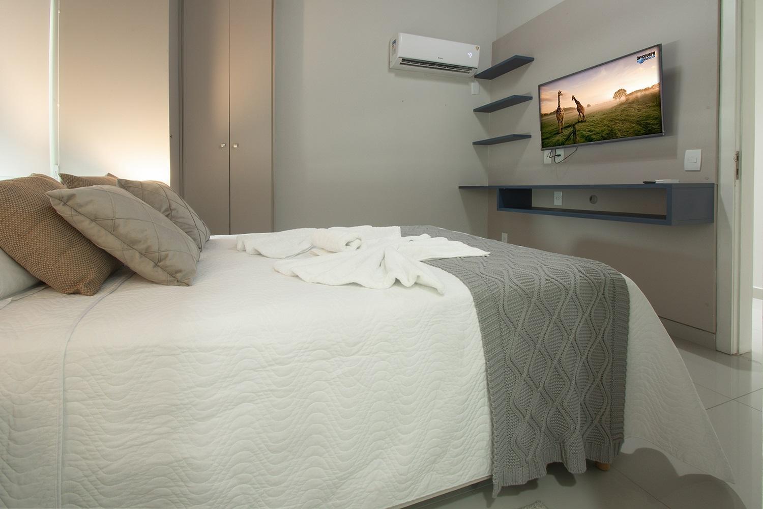 Pousada Praia Joao Fernandes Búzios Exterior foto A bedroom with a television
